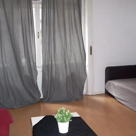 Peace Near Paliament Homestay Budapest